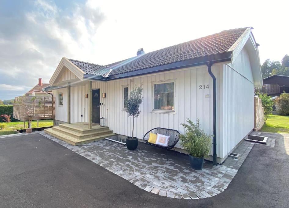 Flott Stort Hus I Stavern, Sjoutsikt Og Basseng Larvik Exterior photo